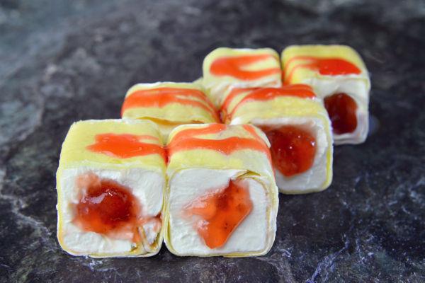 Клубничный ролл