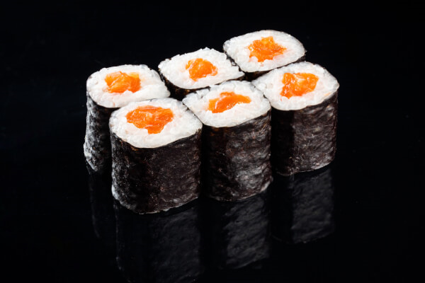 Ролл с лососем 