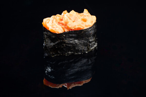 Спайс суши лосось